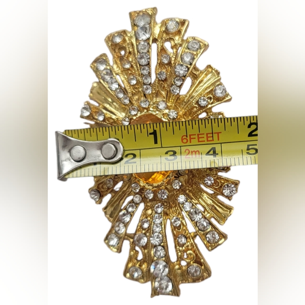 Vintage Gold broach oval-shaped accessory adorned with crystal rhinestones. - Picture 4 of 4